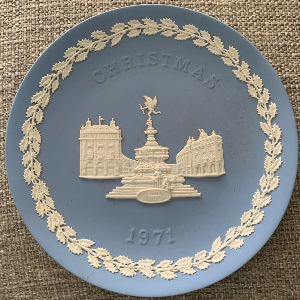 Wedgewood 1971 Christmas Plate Piccadilly Circus